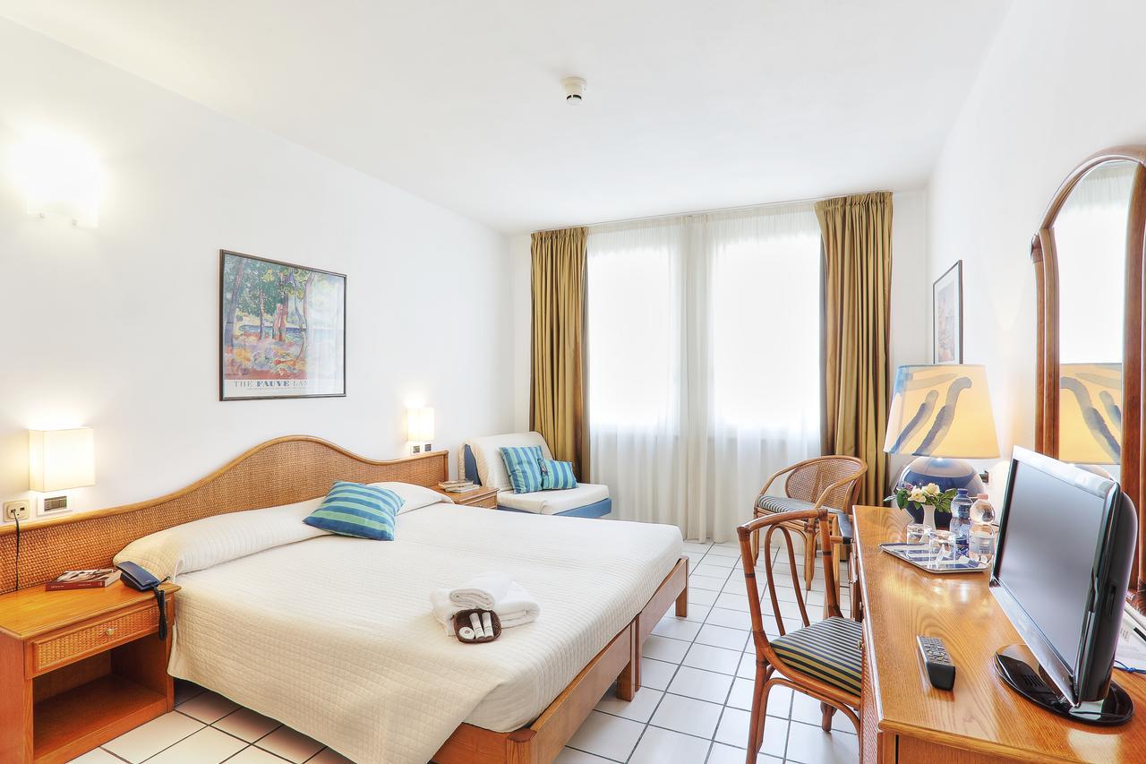 Yacht Club Hotel